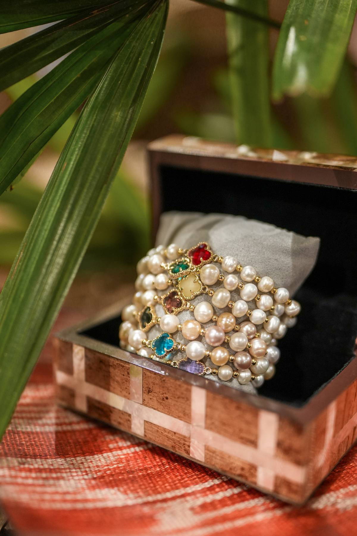 FRESHWATER
pearl charm bracelets.